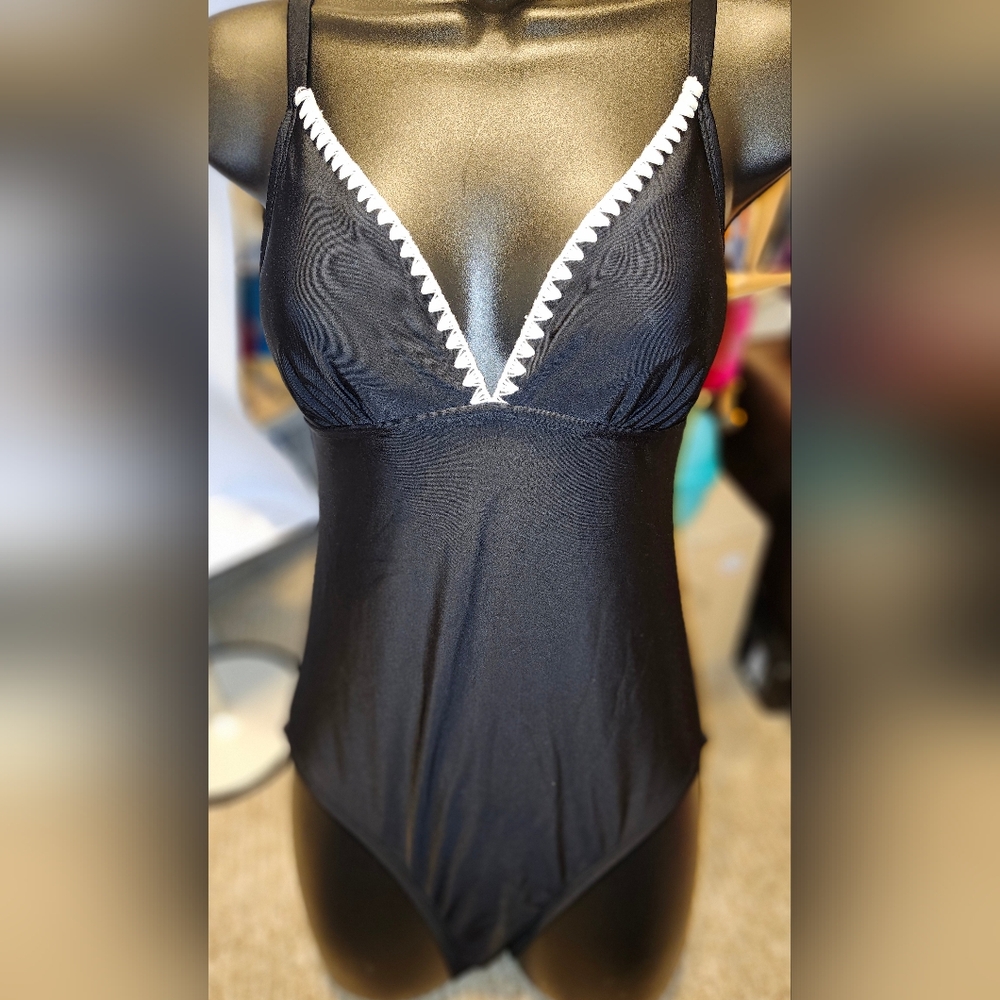 NWOT Kona Sol One Piece V-Neck Swimsuit